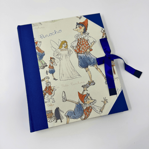 Album fotografico Pinocchio con copertina illustrata e tela blu